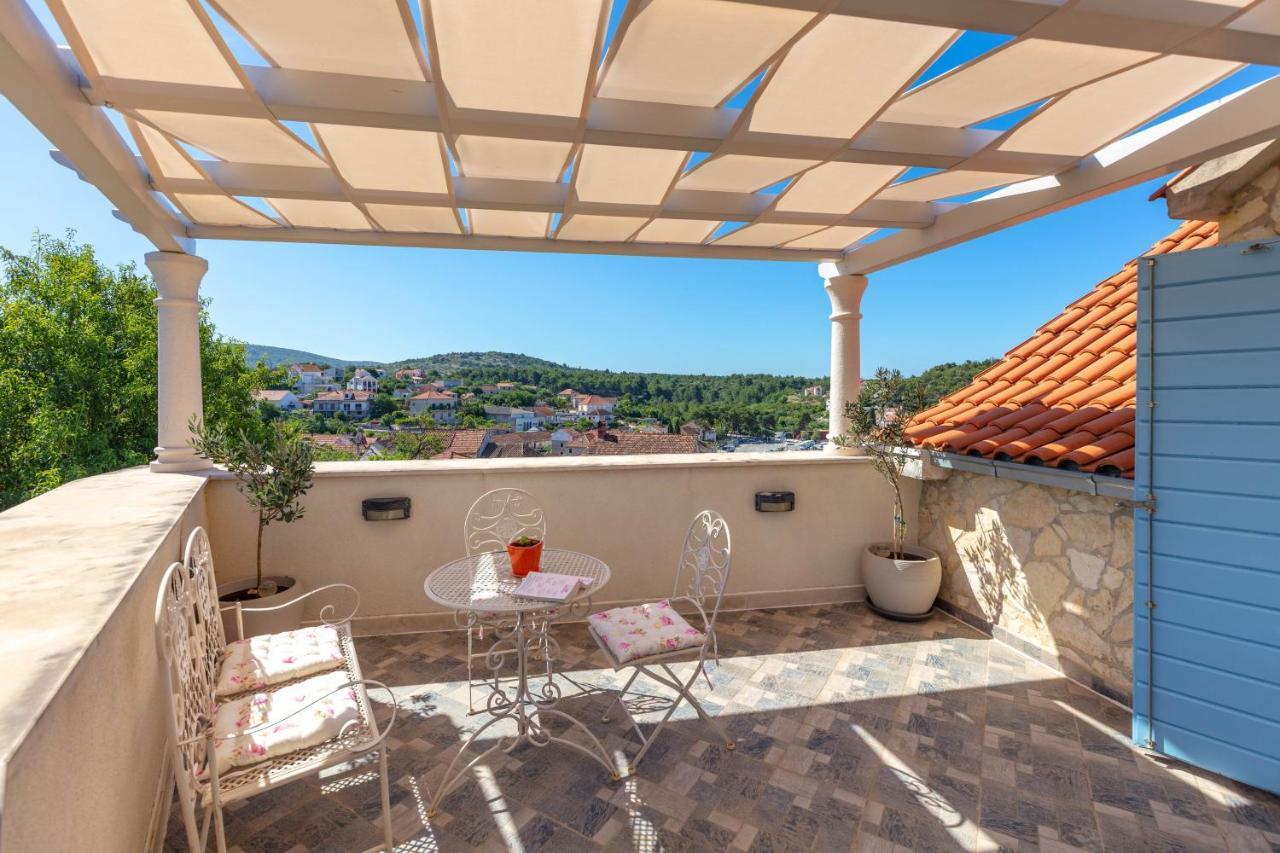 Villa Vicina Heritage Villa For 9,Milna - Close To Restaurants And Shops Exterior foto