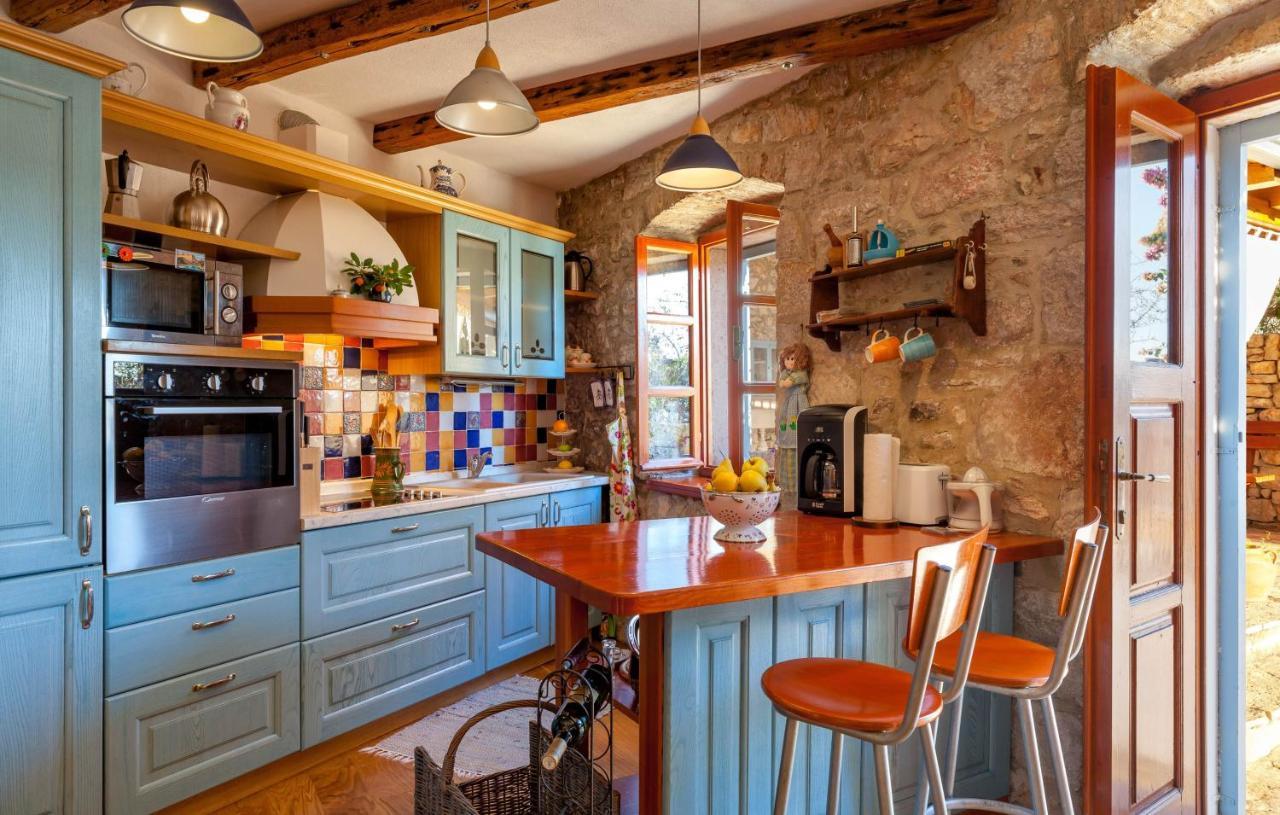 Villa Vicina Heritage Villa For 9,Milna - Close To Restaurants And Shops Exterior foto