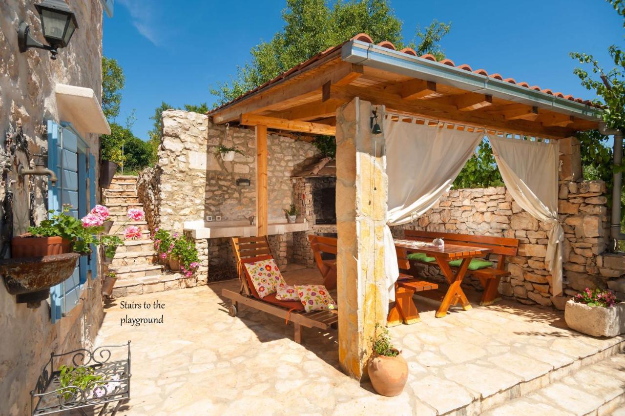Villa Vicina Heritage Villa For 9,Milna - Close To Restaurants And Shops Exterior foto